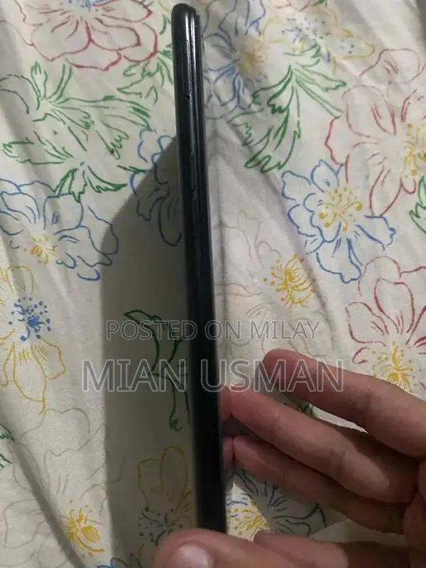 High-Performance Smartphone with Large Memory Capacity