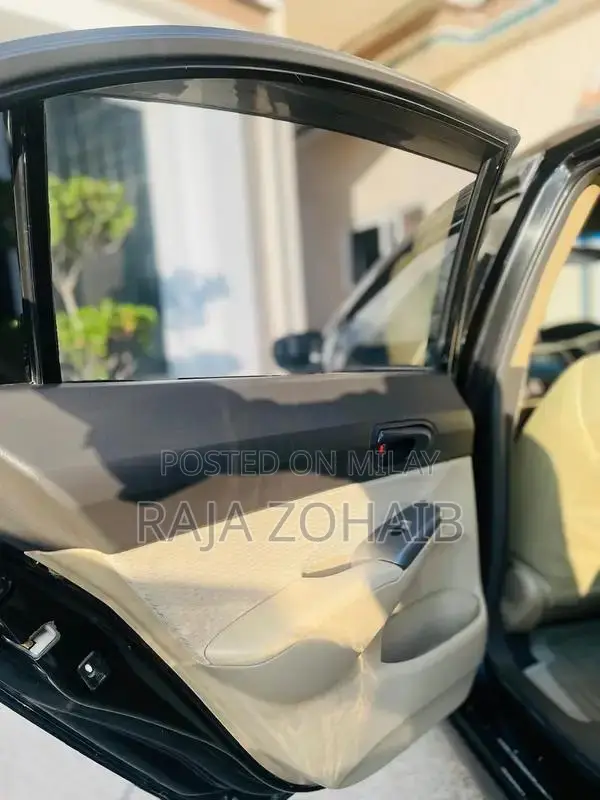 Honda Reborn Sedan - Reliable 2007 Model with Low Profile Wheels