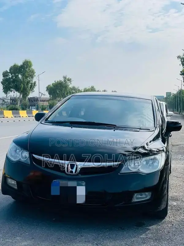 Honda Reborn Sedan - Reliable 2007 Model with Low Profile Wheels