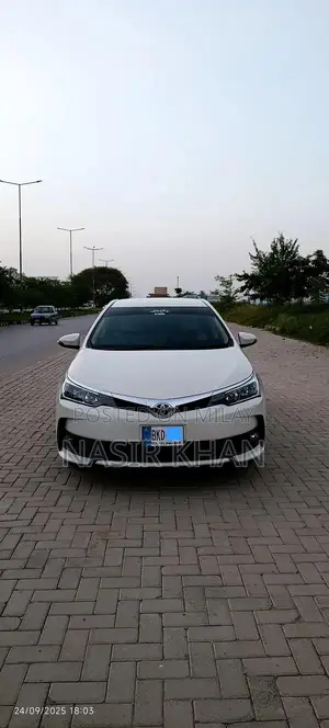 Photo - Toyota Corolla Gli Sedan 2017 Model Automatic