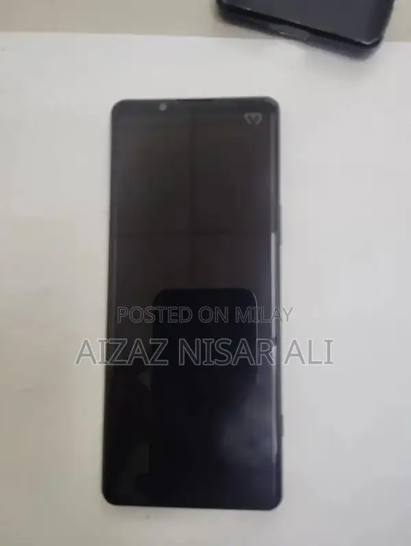 Compact Smartphone with High Performance Snapdragon Processor