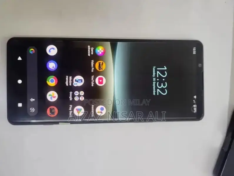 Compact Smartphone with High Performance Snapdragon Processor