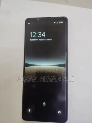 Compact Smartphone with High Performance Snapdragon Processor