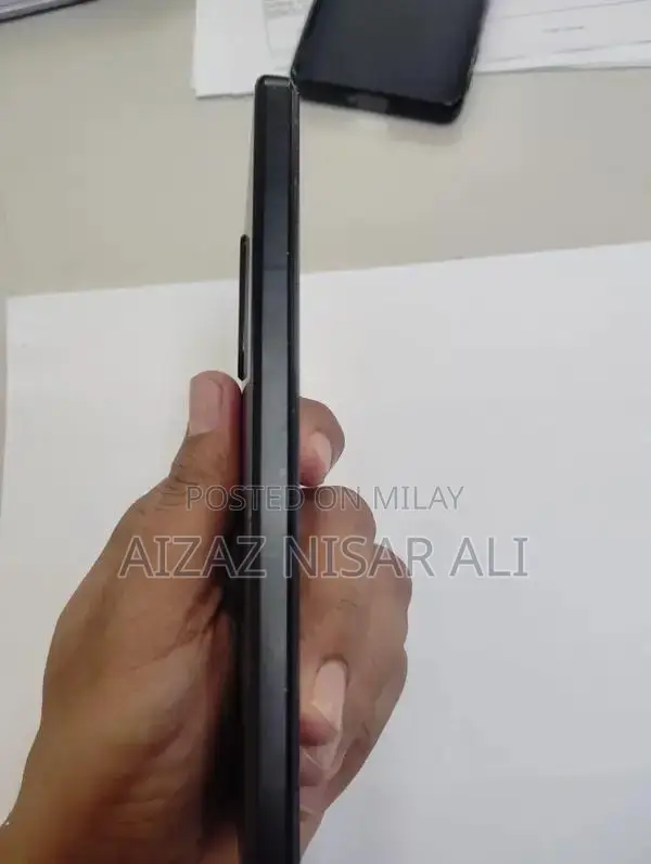 Compact Smartphone with High Performance Snapdragon Processor