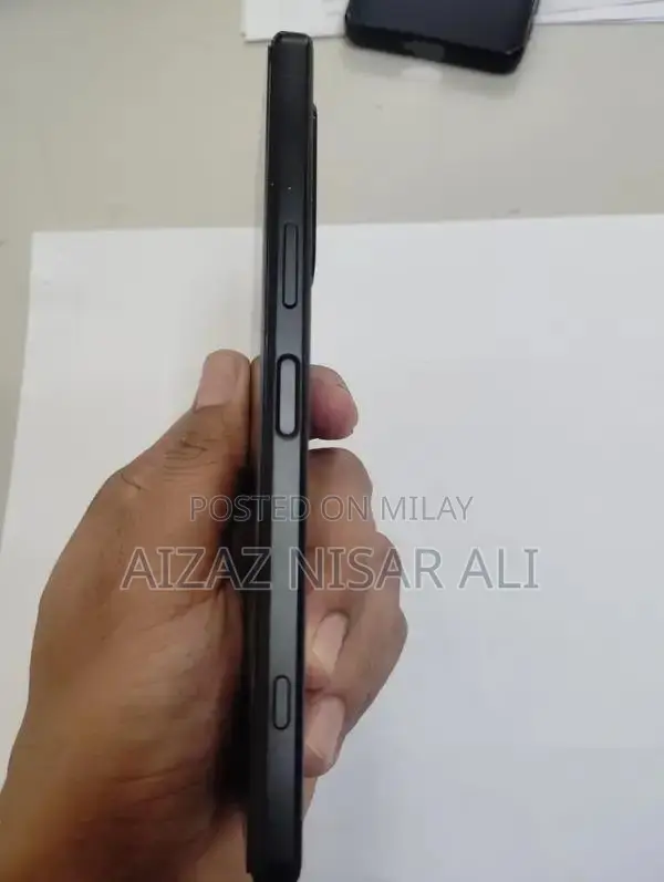 Compact Smartphone with High Performance Snapdragon Processor