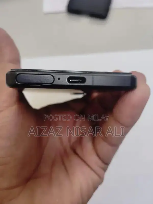 Compact Smartphone with High Performance Snapdragon Processor