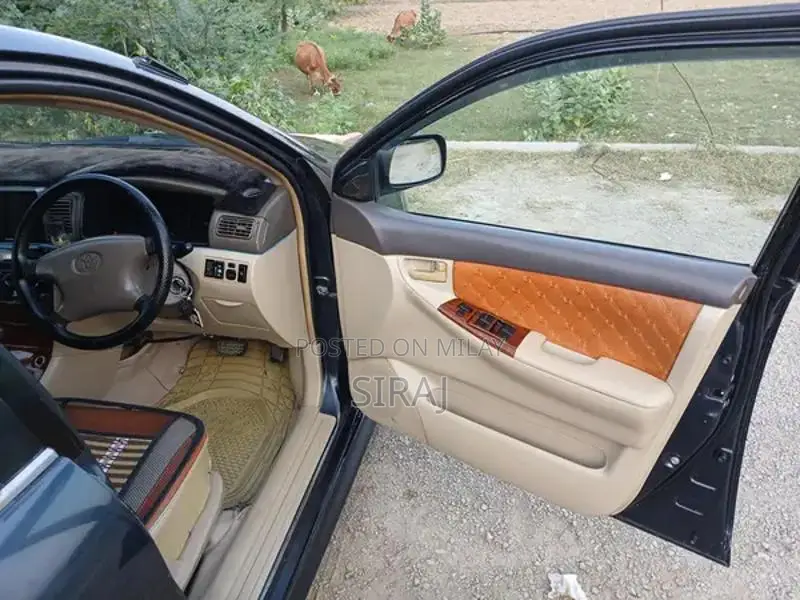 Toyota Corolla SE Sedan Automatic - Reliable Compact Car