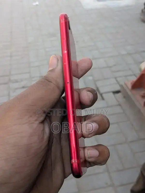 Apple iPhone SE Compact Smartphone - 2020 Edition