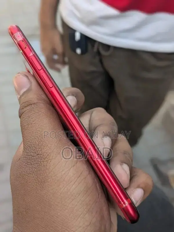 Apple iPhone SE Compact Smartphone - 2020 Edition