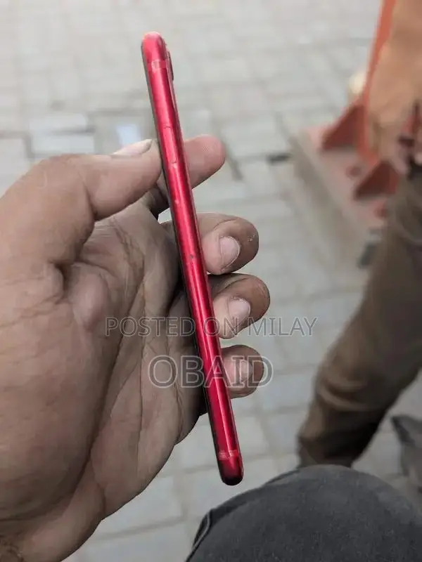 Apple iPhone SE Compact Smartphone - 2020 Edition