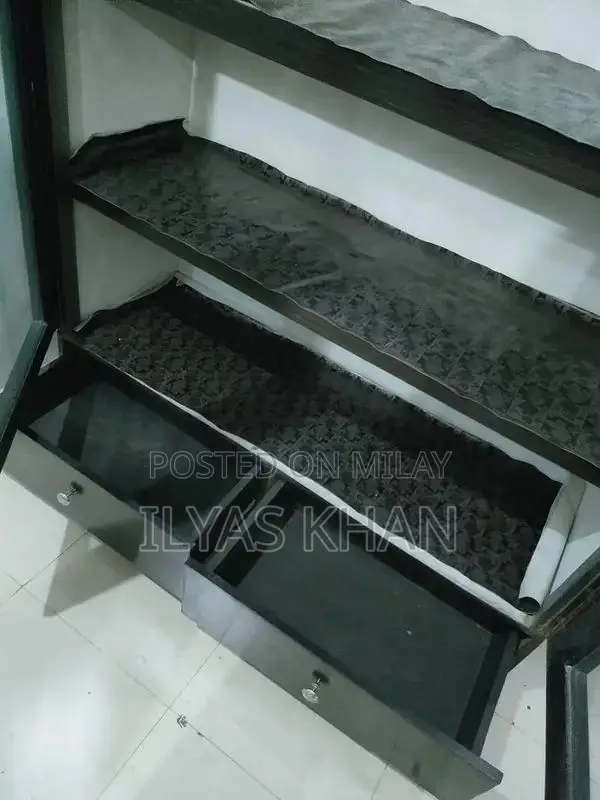 Showcase Cabinet with Mirrors and Drawers