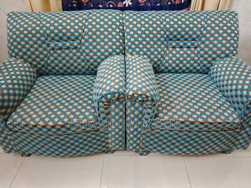 Comfortable 5-Seater Sofa in Excellent Condition
