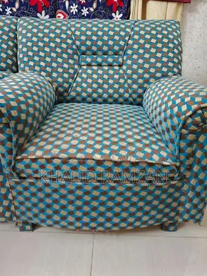 Comfortable 5-Seater Sofa in Excellent Condition