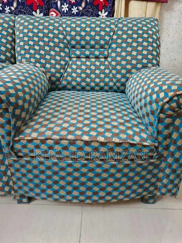 Comfortable 5-Seater Sofa in Excellent Condition