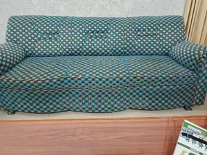 Comfortable 5-Seater Sofa in Excellent Condition
