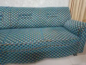 Comfortable 5-Seater Sofa in Excellent Condition