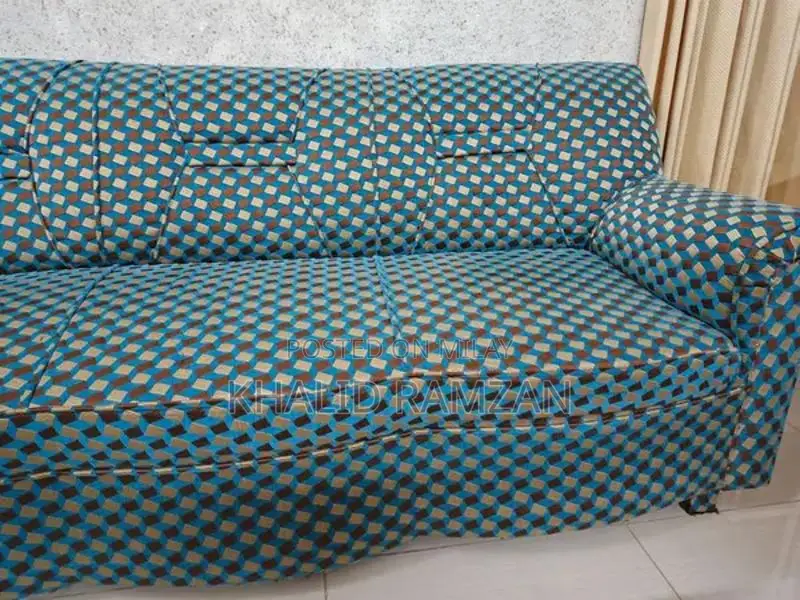 Comfortable 5-Seater Sofa in Excellent Condition
