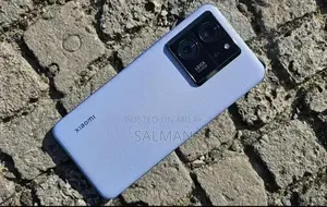 High-Performance Smartphone with Gaming and Camera Capabilities