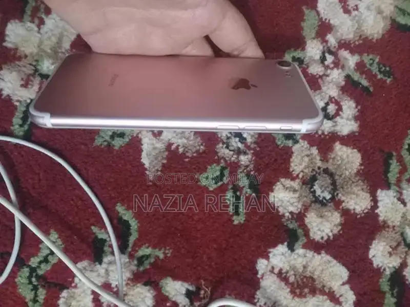 Apple iPhone 7 Factory Unlocked Smartphone