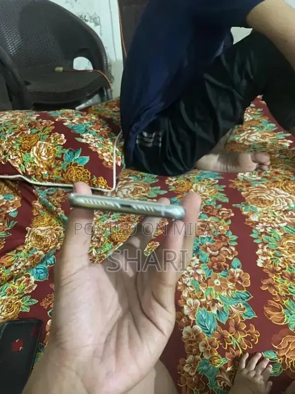 iPhone XS 256GB Smartphone with Potential Face ID Issue