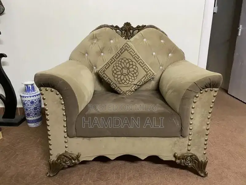Elegant Velvet Sofa with Carved Wood Frame and Shiny Buttons