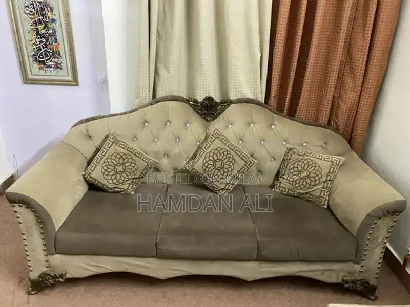 Elegant Velvet Sofa with Carved Wood Frame and Shiny Buttons