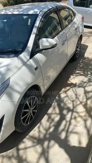 Toyota Yaris ATIV X 1.5 CVT Top Variant Sedan