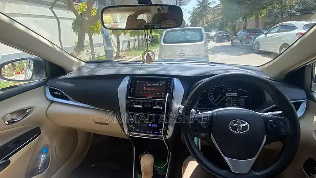 Toyota Yaris ATIV X 1.5 CVT Top Variant Sedan