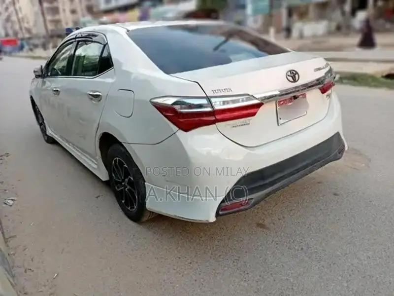 Toyota Corolla Gli Automatic Sedan 2017 Model
