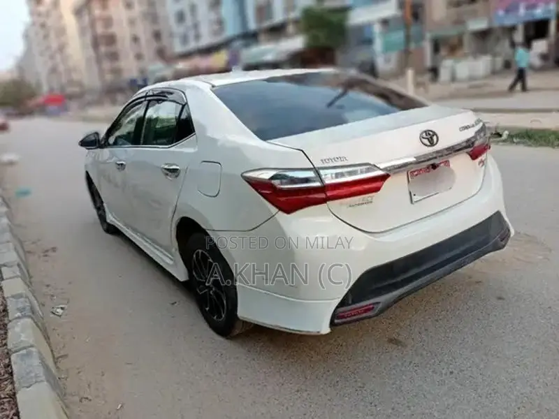 Toyota Corolla Gli Automatic Sedan 2017 Model