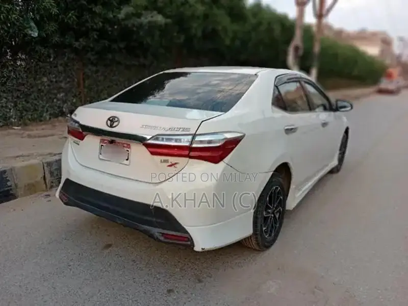 Toyota Corolla Gli Automatic Sedan 2017 Model