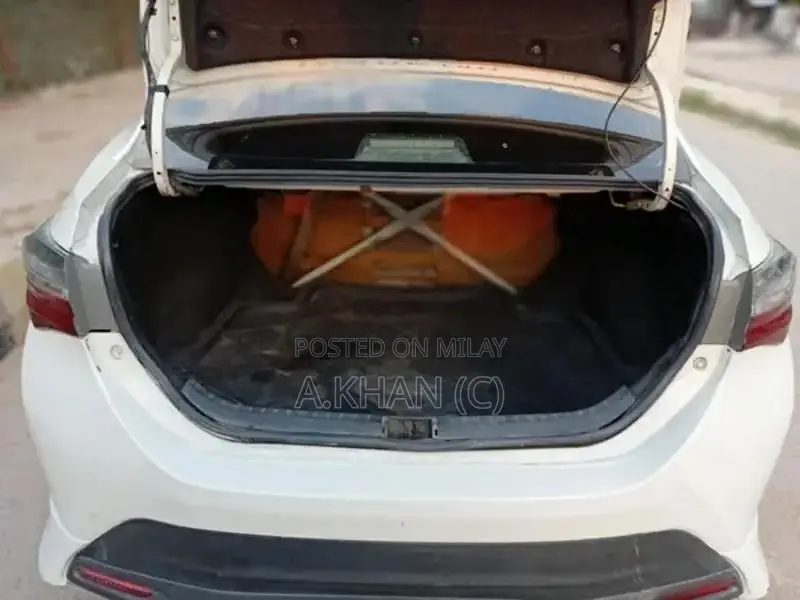 Toyota Corolla Gli Automatic Sedan 2017 Model