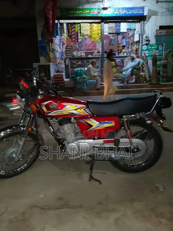 Honda CG 125 Motorcycle - Single Cylinder Commuter Bike