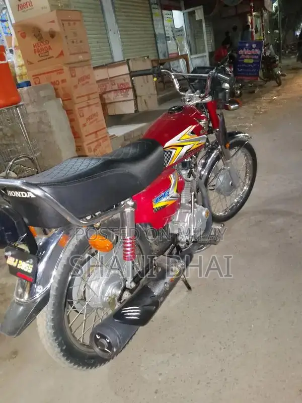 Honda CG 125 Motorcycle - Single Cylinder Commuter Bike