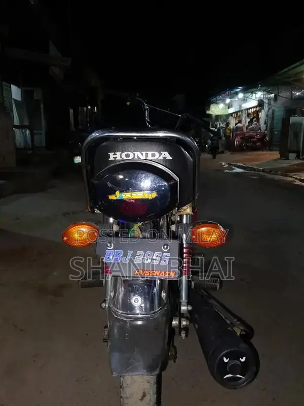 Honda CG 125 Motorcycle - Single Cylinder Commuter Bike