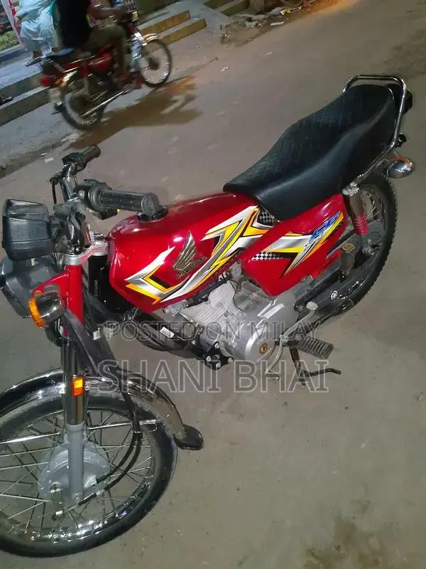 Honda CG 125 Motorcycle - Single Cylinder Commuter Bike