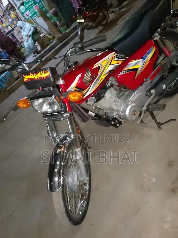 Honda CG 125 Motorcycle - Single Cylinder Commuter Bike