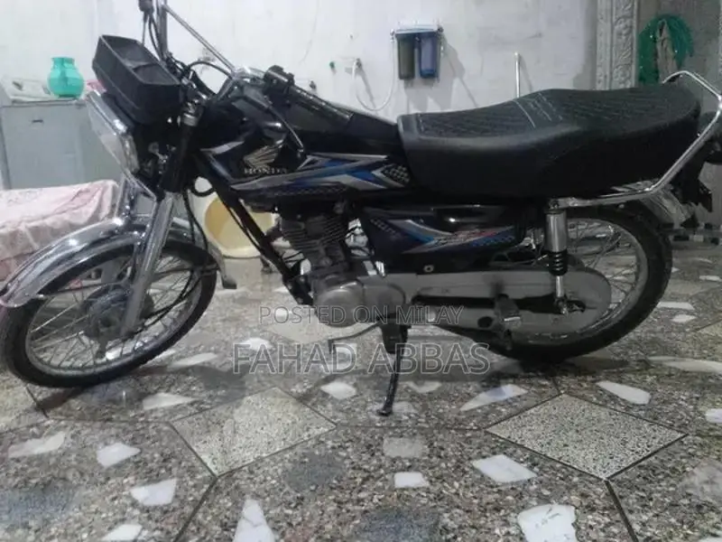 Honda 125cc Motorcycle - Low Mileage Classic Model