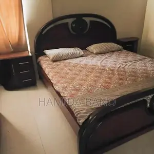 Photo - Vintage Wooden Bed Set with Polished Finish