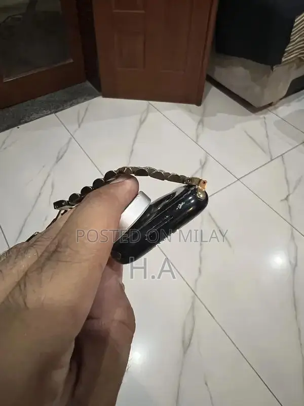 Apple Watch Series 7 45mm Smartwatch - Excellent Condition with Minor