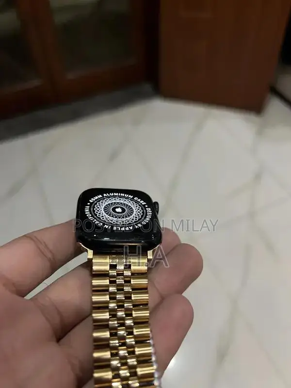 Apple Watch Series 7 45mm Smartwatch - Excellent Condition with Minor