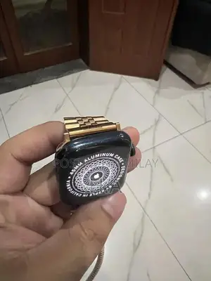 Apple Watch Series 7 45mm Smartwatch - Excellent Condition with Minor