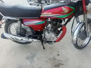 Photo - Honda CG-125 Motorcycle 2013 Model - Single Cylinder Bike