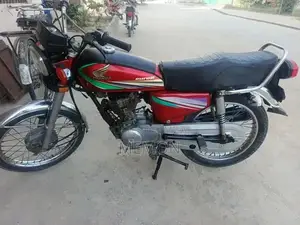 Honda CG-125 Motorcycle 2013 Model - Single Cylinder Bike