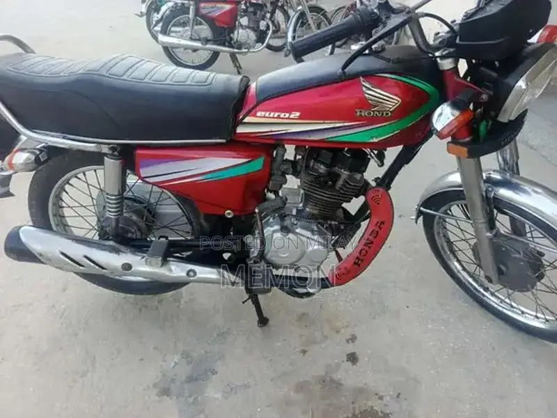 Honda CG-125 Motorcycle 2013 Model - Single Cylinder Bike