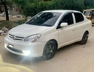 Toyota Platz 1.0F Compact Sedan - Well-Maintained Condition