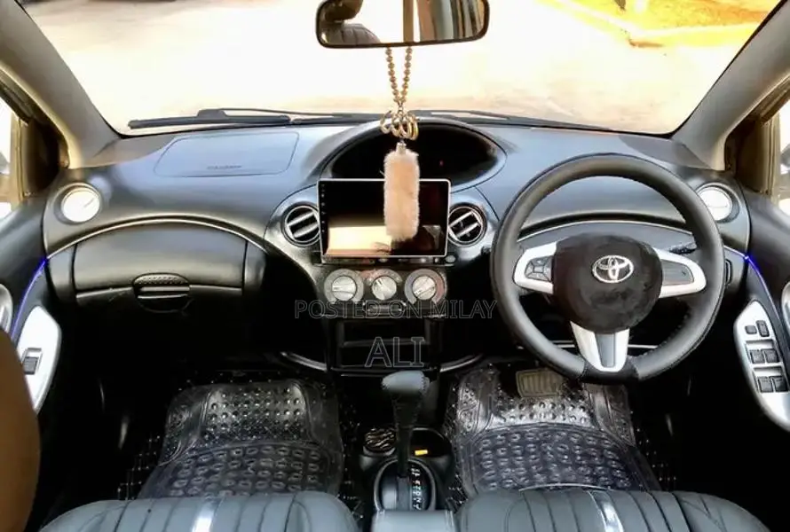 Toyota Platz 1.0F Compact Sedan - Well-Maintained Condition