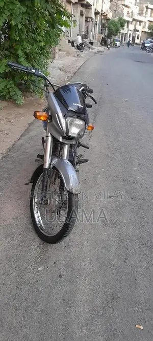 Honda CD 70 Dream Motorcycle - Classic Commuter Bike