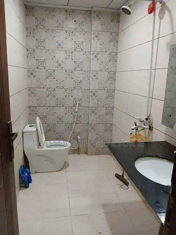 Spacious 3-Bedroom Portion in Gulshan-e-Iqbal Block-1