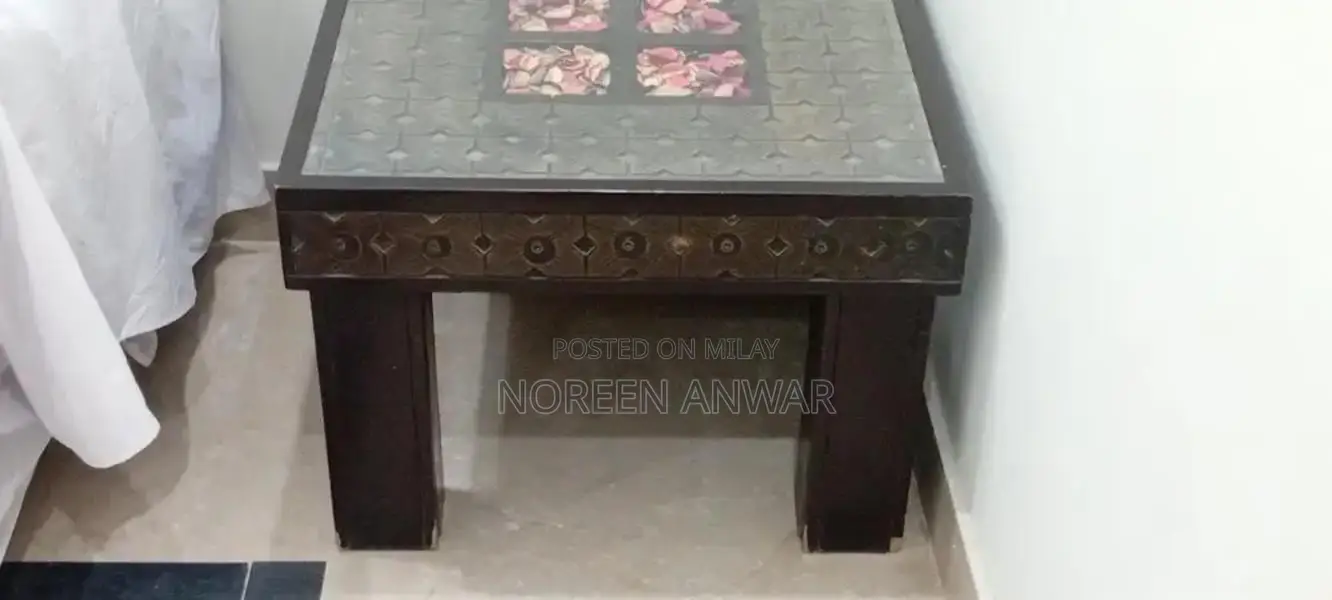 Central Glass-Top Dining Room Tables